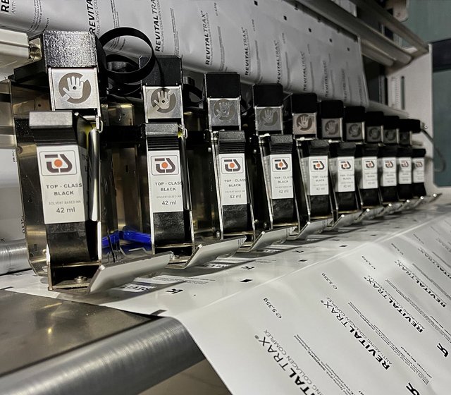 The 10-tube machine is equipped with 10 print heads that print the required data in parallel on the packaging film. The 10-tube machine is equipped with 10 print heads that print the required data in parallel on the packaging film.