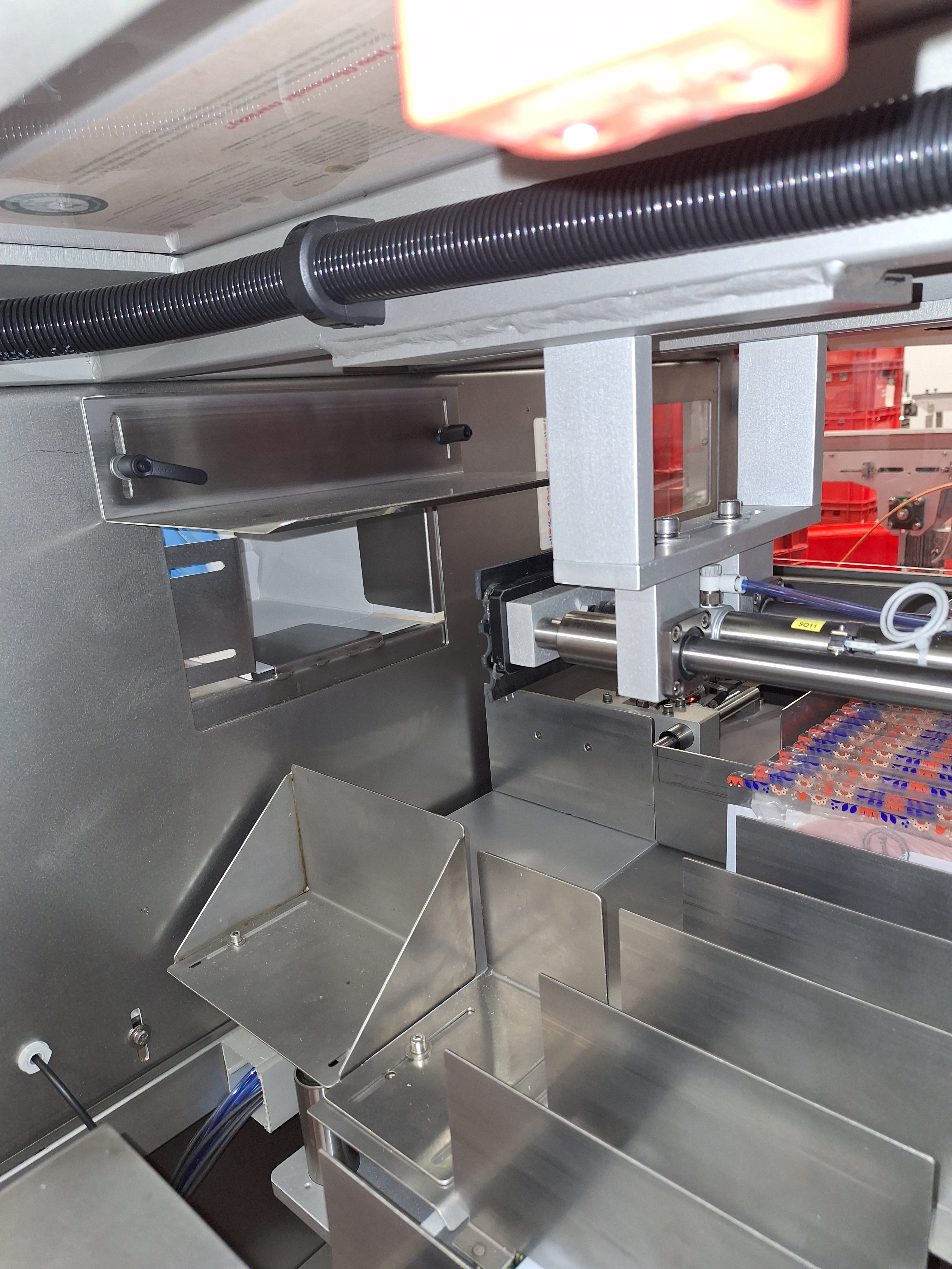BOX GROUP POLO - product group inserting position Semiautomatic cartoning machine BOX GROUP POLO