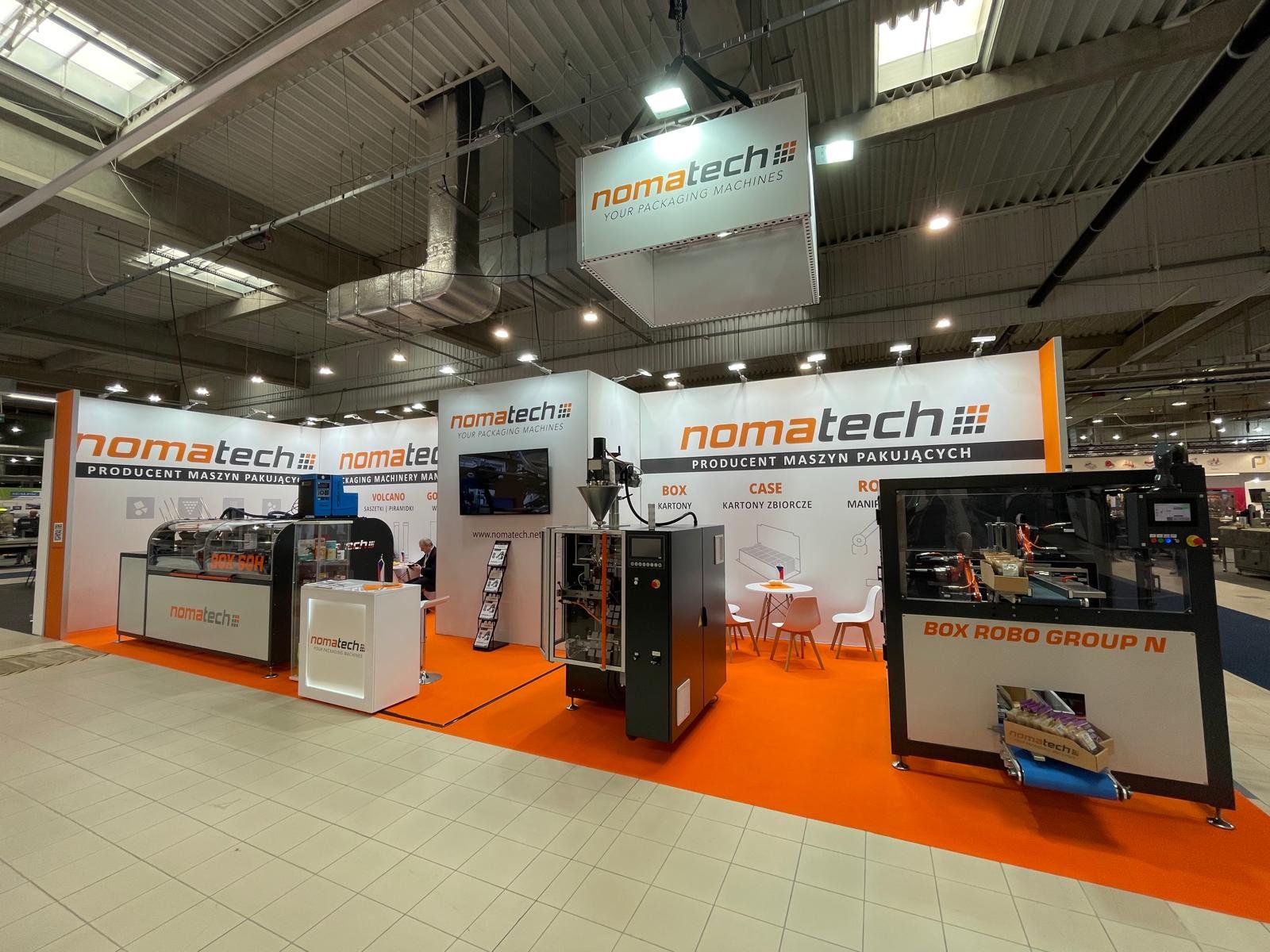 Vystavené stroje NOMATECH na Warsaw Pack 2025 - BOX 60H, TOBOGAN 250C s RACKET-S a BOX ROBO GROUP N